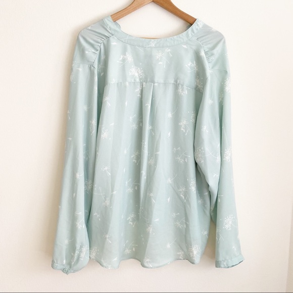 Ava & Viv Dandelion V-Neck Crepe Blouse Green 1X - Picture 6 of 7